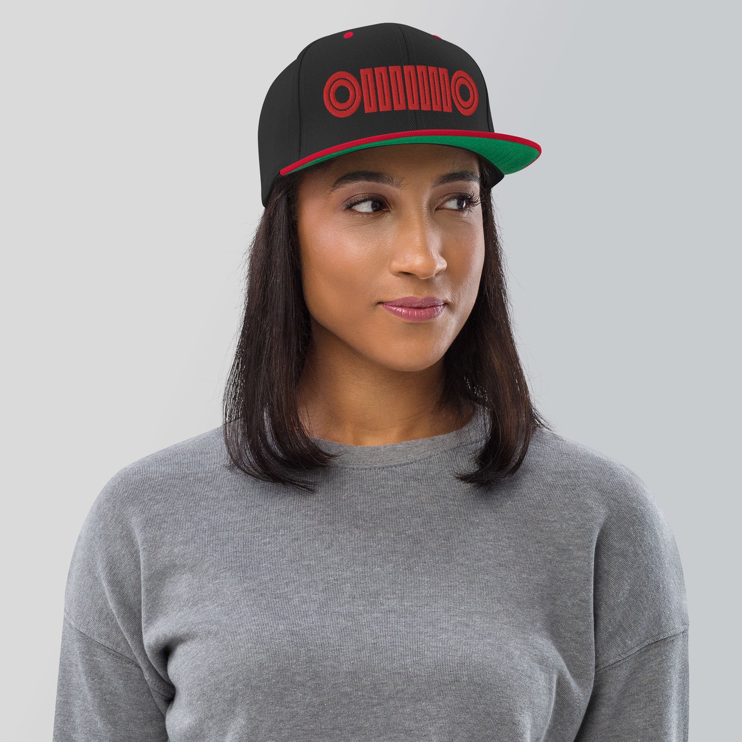 Casquette plate baseball, couleur noir et rouge