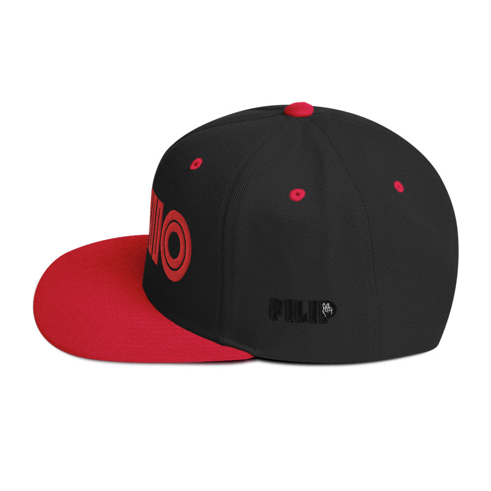 Casquette plate baseball, couleur noir et rouge