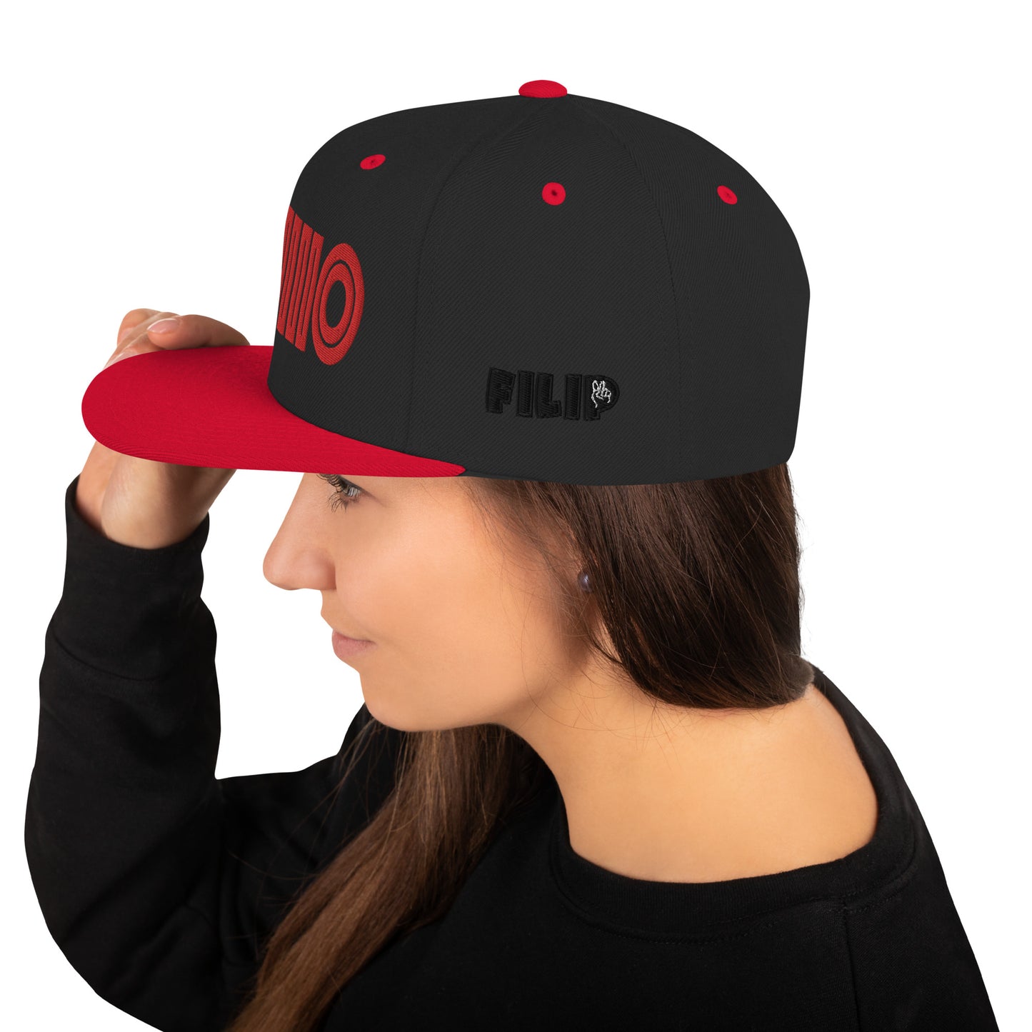 Casquette plate baseball, couleur noir et rouge